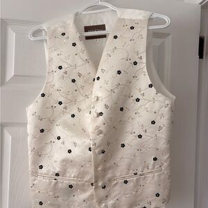 Antthony Cream Vest with Floral Details